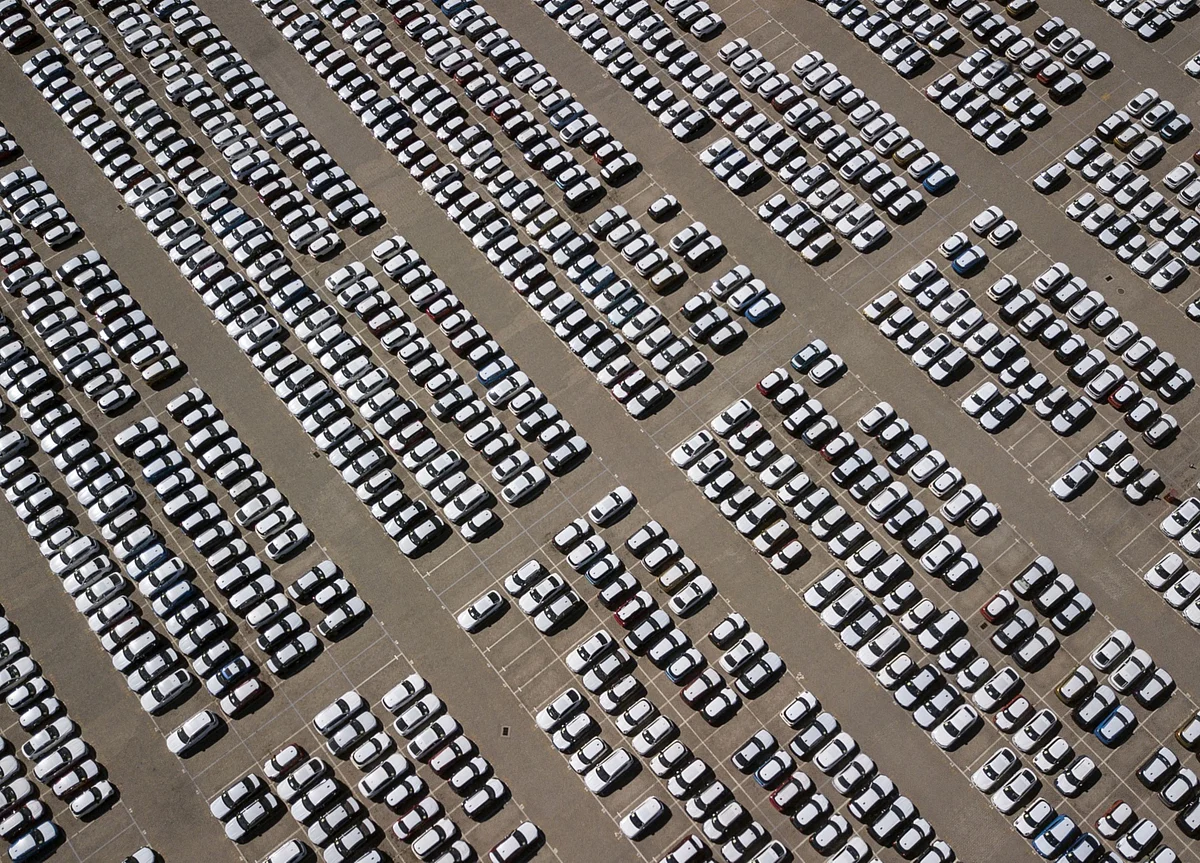 China Vehicle Sales to Fall 8% This Year in Second Straight Drop