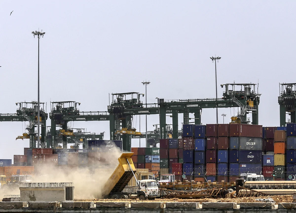 India’s Trade Gap Widens in Line With Estimates in November