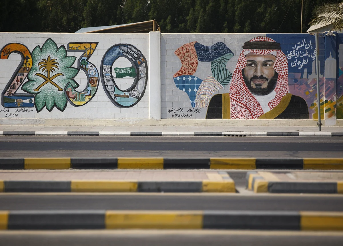 Saudi Unemployment Falls to 3-Year Low While Expat Exodus Slows