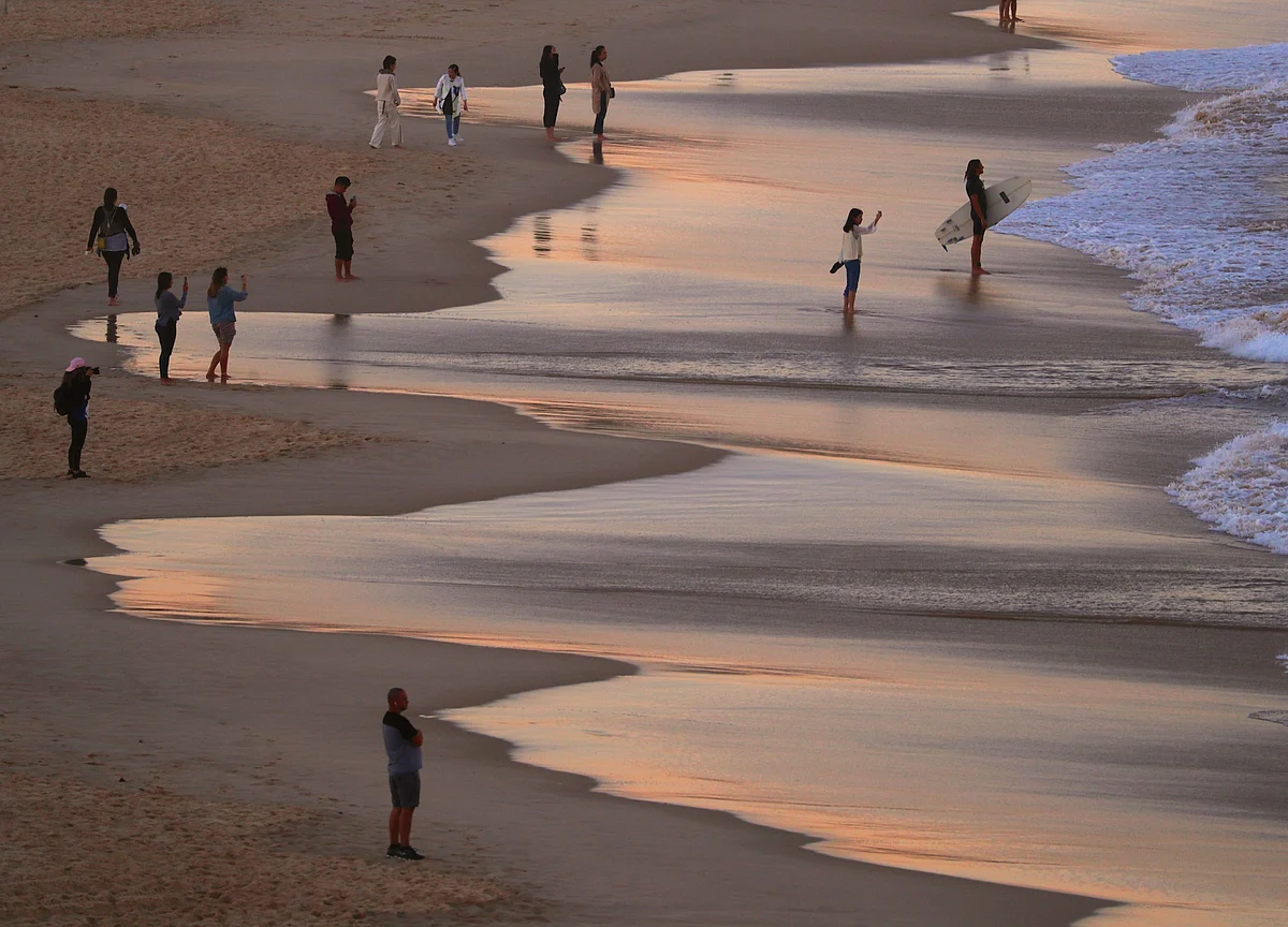 Australian Beach Towns Ablaze as Wildfire Crisis Intensifies