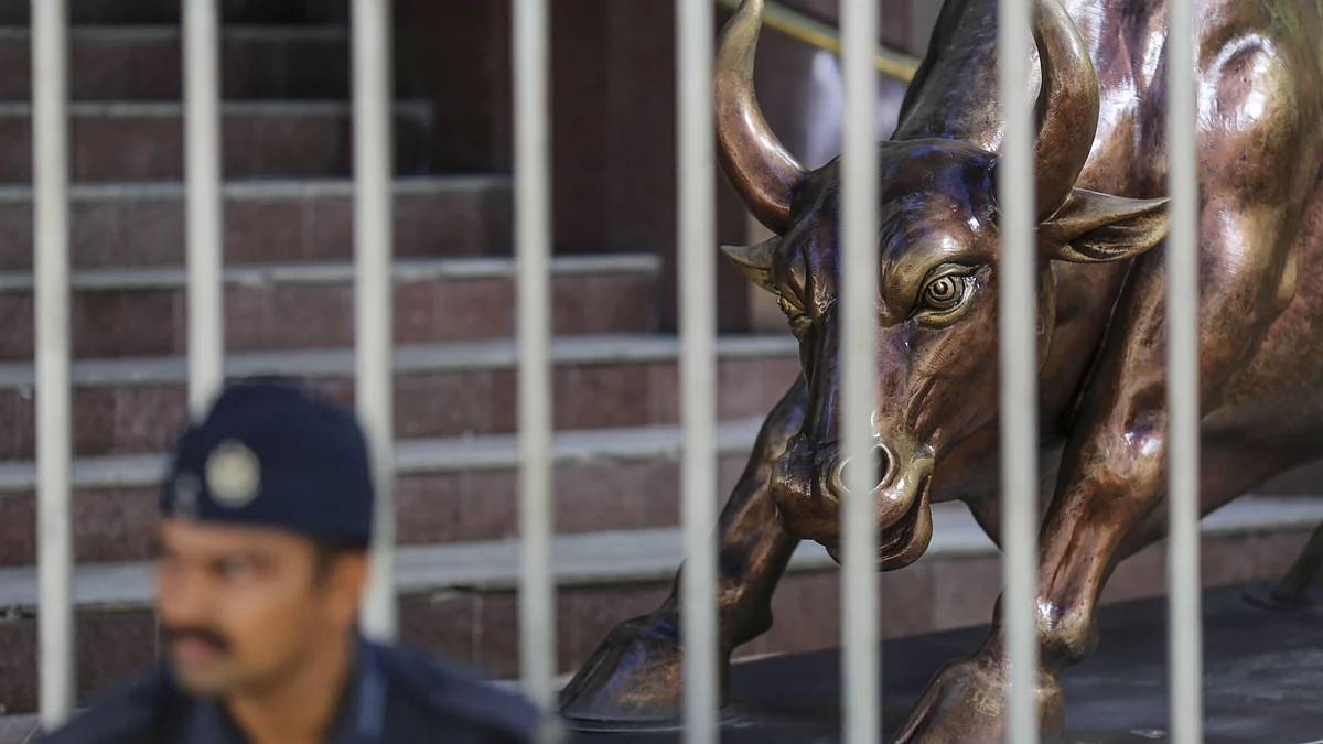 A bronze bull statue stands at the entrance to the Bombay Stock Exchange (BSE) building in Mumbai, India. (Photographer: Dhiraj Singh/Bloomberg)