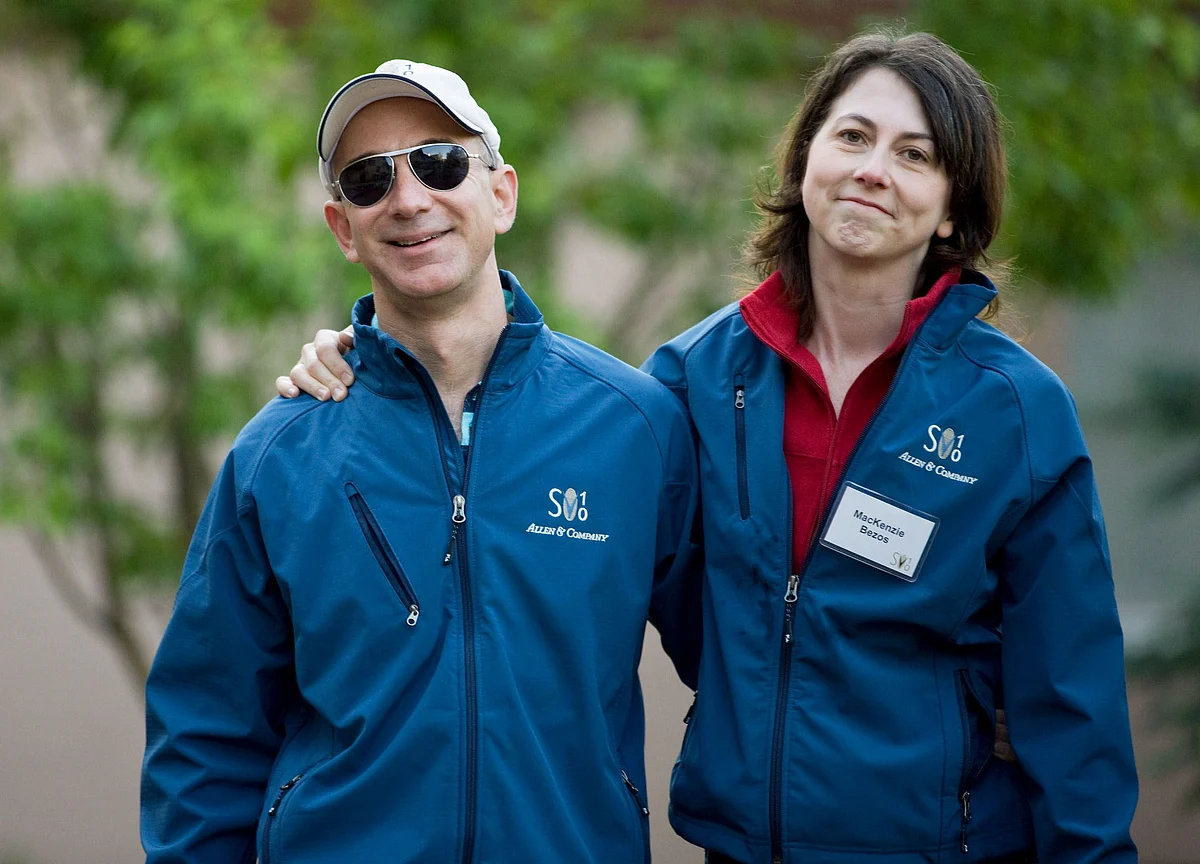 MacKenzie Bezos Shrinks Her Amazon Stake by About $400 Million