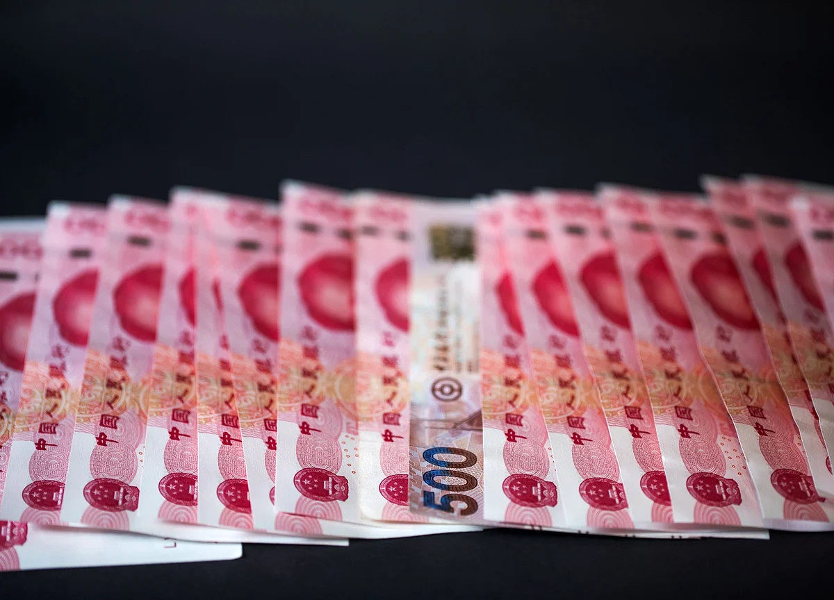 Hong Kong Dollar Is Best Asia Carry Trade on Tight Liquidity