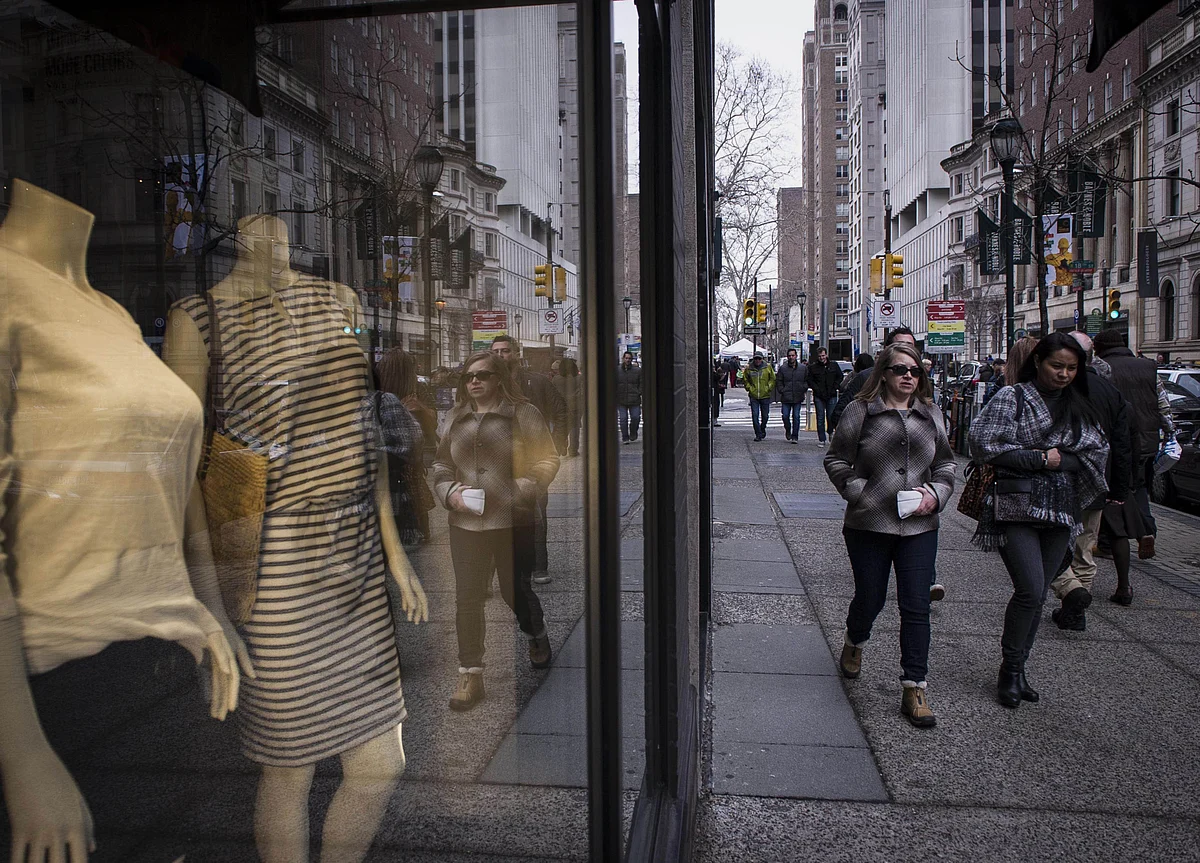 U.S. Consumer Comfort Rises to 19-Year High on Views of Economy