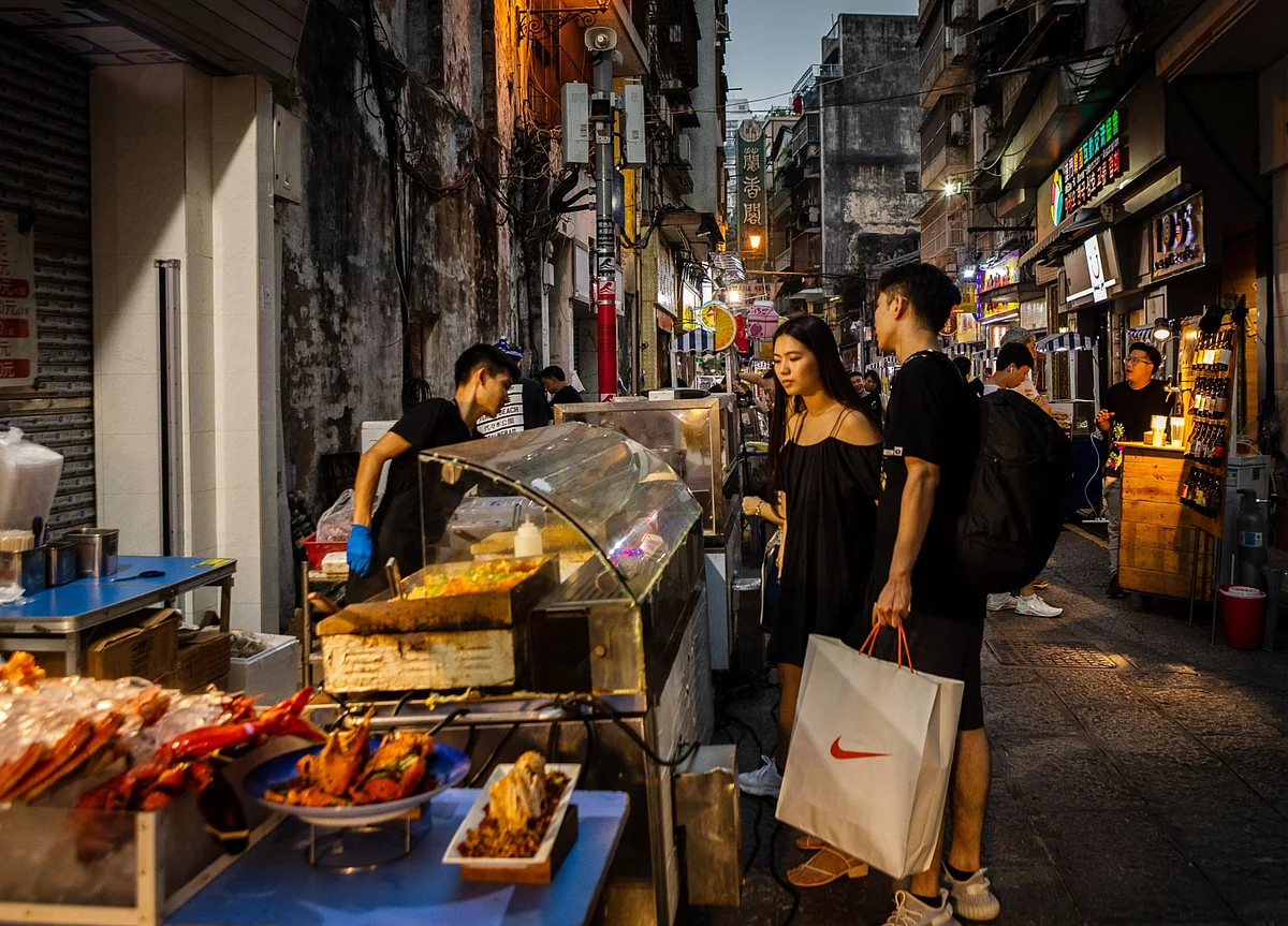 Deadly Virus Finds a Breeding Ground in China’s Food Markets
