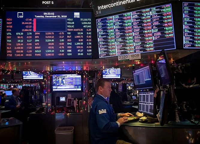 Stocks Tumble Around the World on Virus Jitters: Markets Wrap
