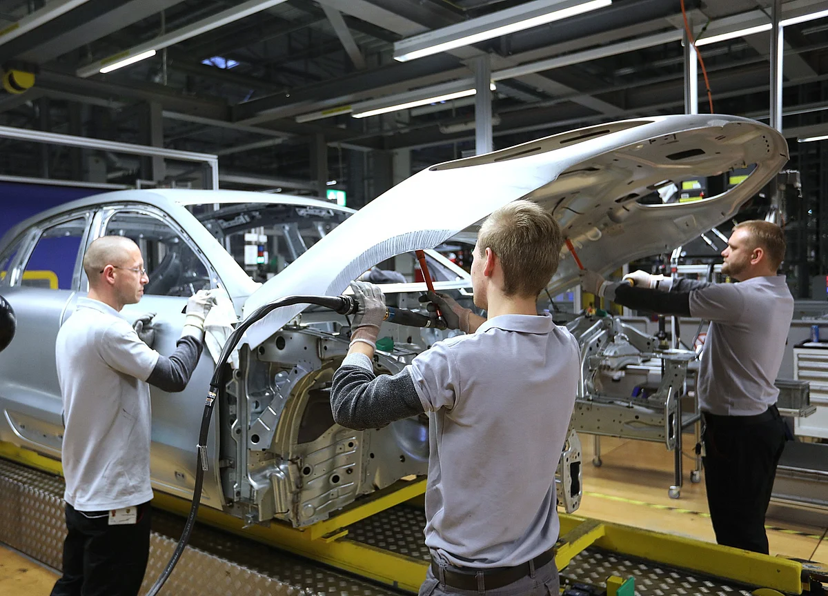 German Unemployment Falls as Industry Outlook Starts to Brighten