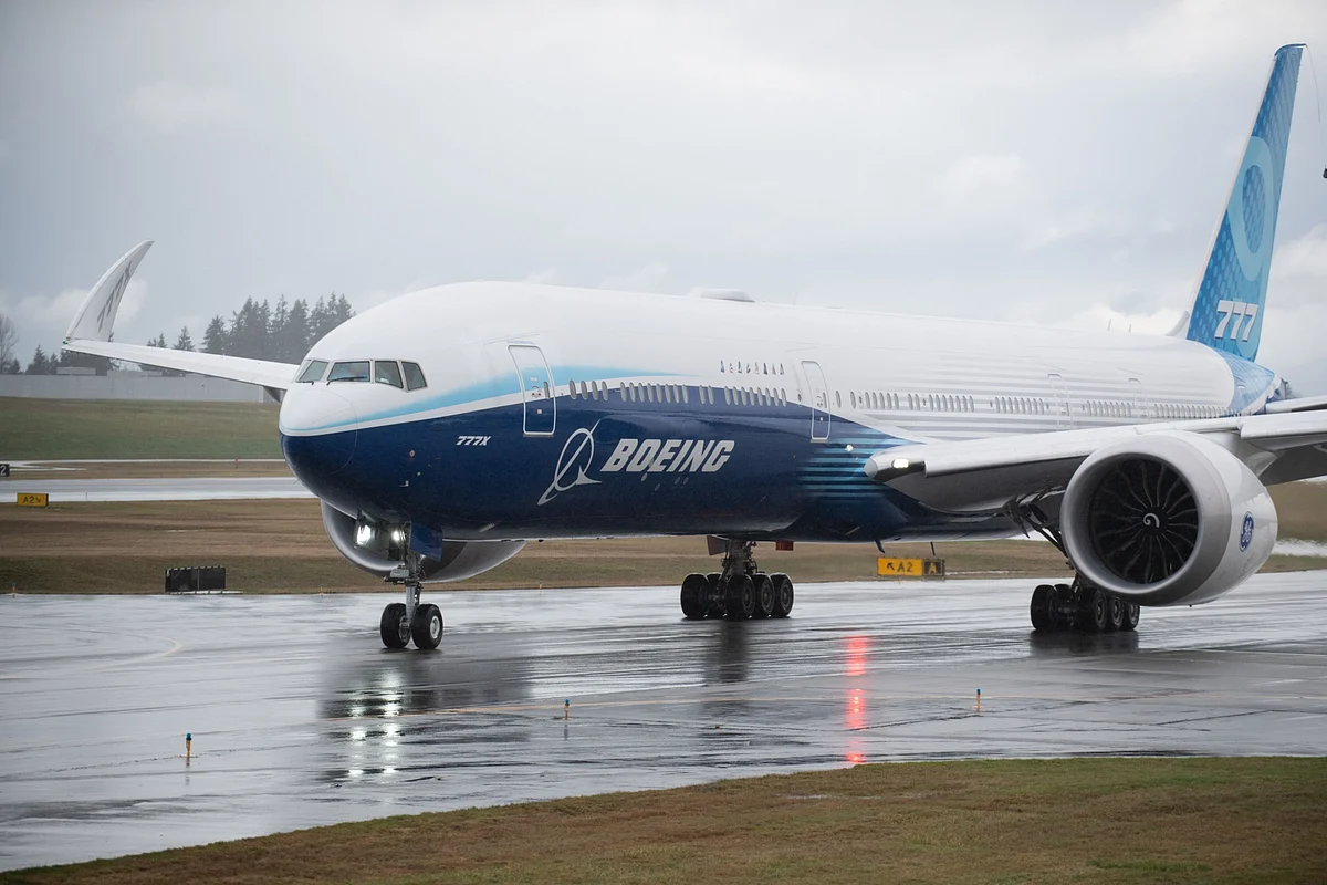 A Boeing Co. 777X airplane taxis on the runway. (Photographer: Chona Kasinger/Bloomberg)