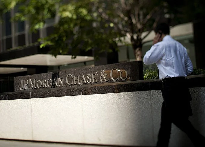 JPMorgan Keeps Bonuses Flat for Bankers, Traders