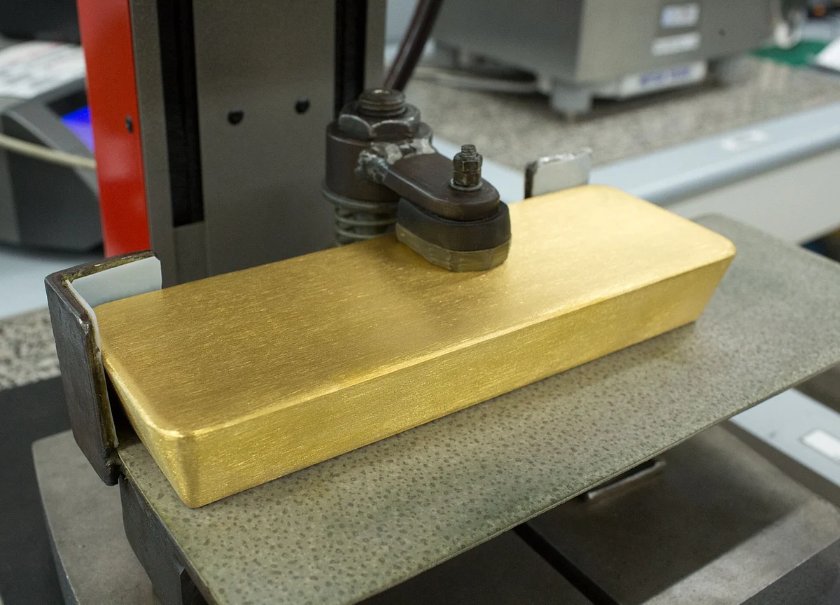 Gold’s December Rally Stays Alive to Seal Best Year Since 2010