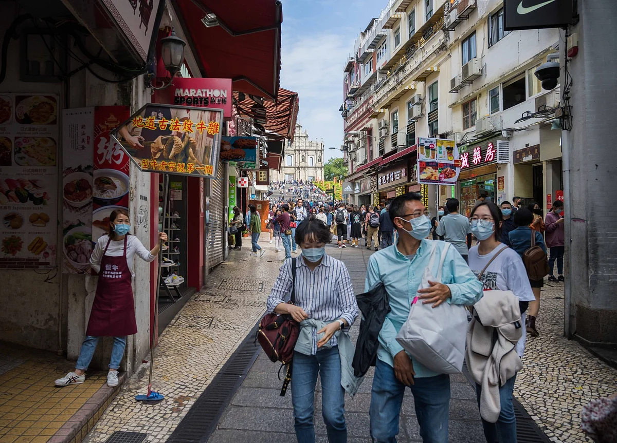 China Warns of Faster Virus Spread as It Bans Wildlife Trade