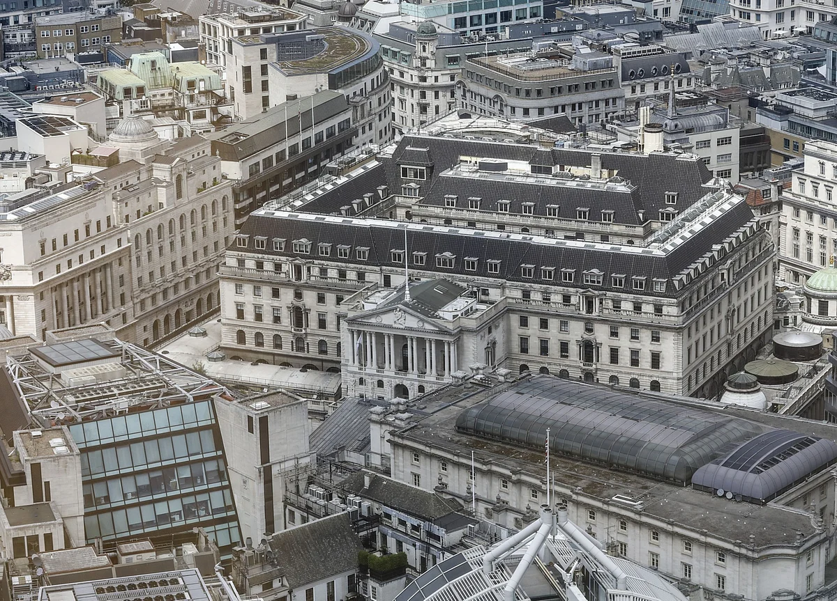 BOE Rate Cut Prospects Hammer Pound After Economy Deteriorates