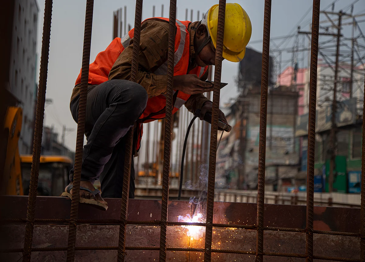 IMF Cuts India’s Outlook Further as Economy Faces Worst EM Slump