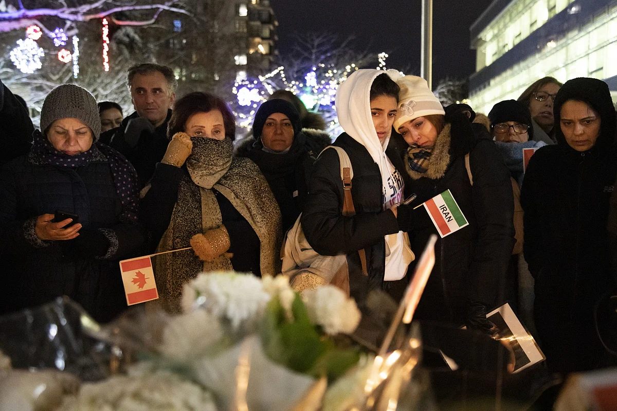 Mourners gather during a vigil for the victims of the Ukraine International Airlines flight PS752 in North Vancouver, British Columbia, Canada. (Photographer: Taehoon Kim/Bloomberg)