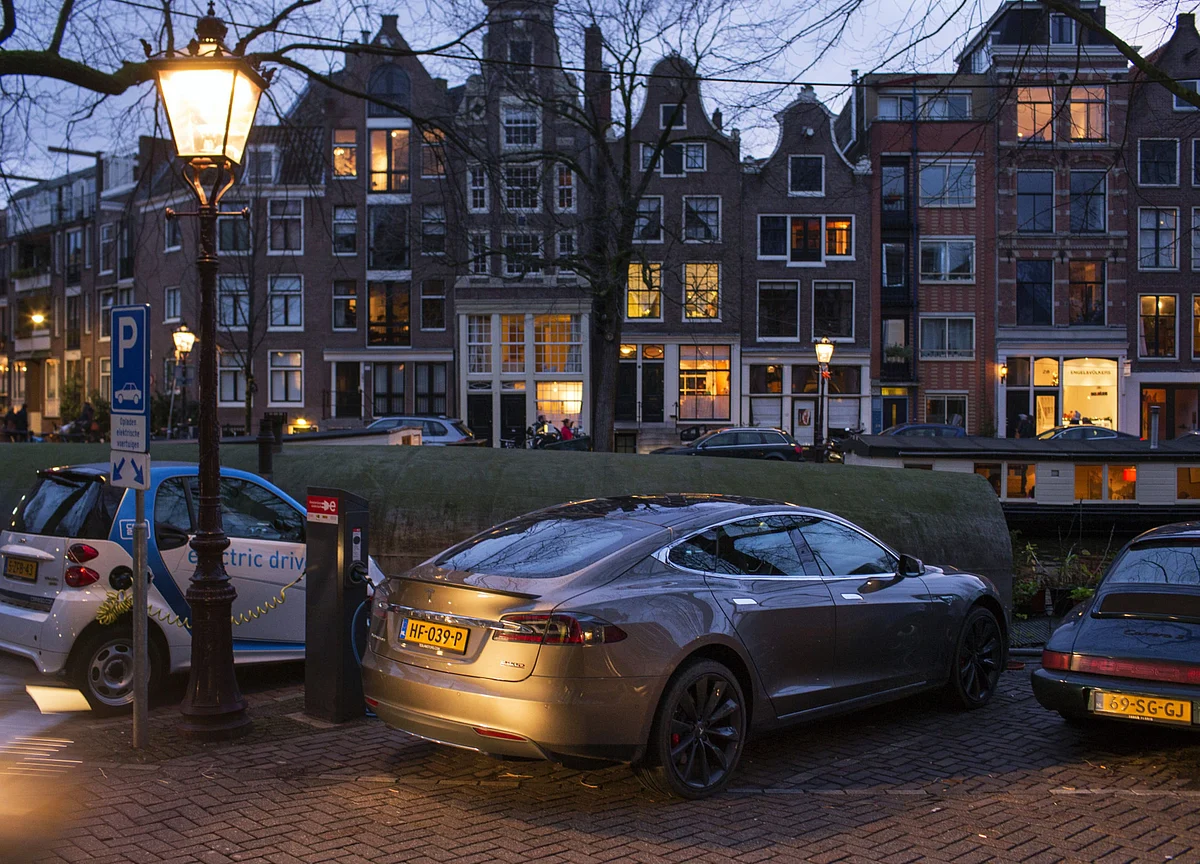 Tesla’s Massive Month of Dutch Demand Buoys Model 3 Deliveries