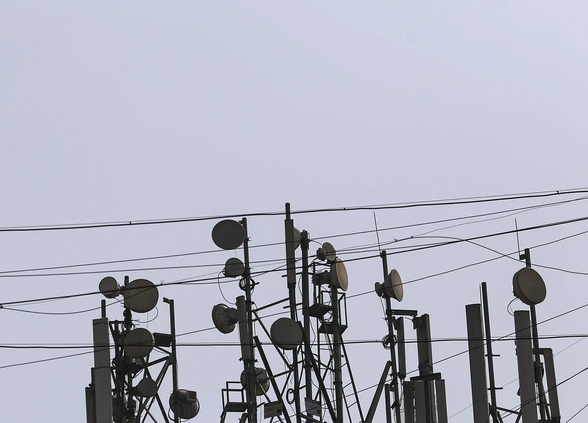 Telecom Department Directs Officials Not To Act Against Telecom Companies On AGR Non-Payment Until Supreme Court Hearing