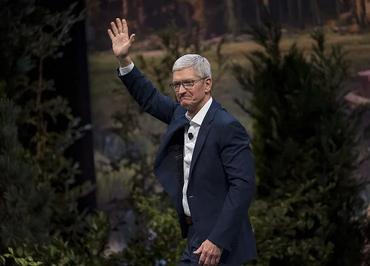 Apple’s Cook Set For Irish Award After Years Of Tax Disputes