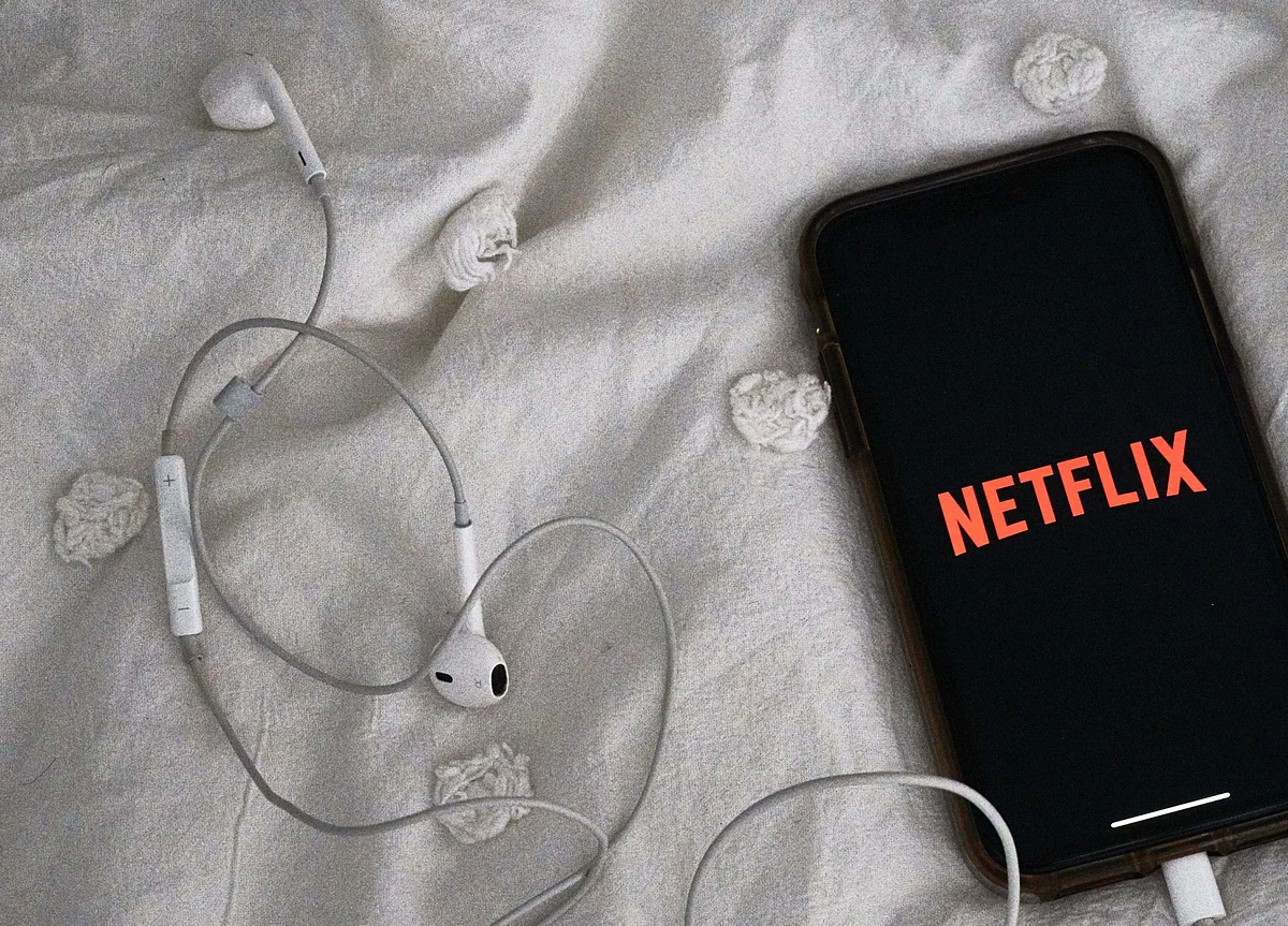 Netflix Slides on Outlook for Greater Competitive Threats