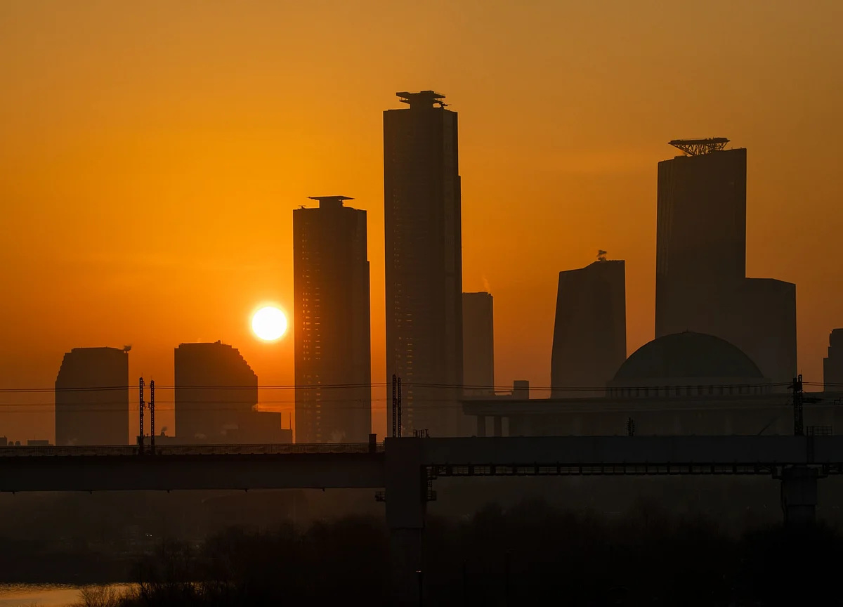 South Korea’s Economy Ends Bad Year With Unexpected Growth Spurt