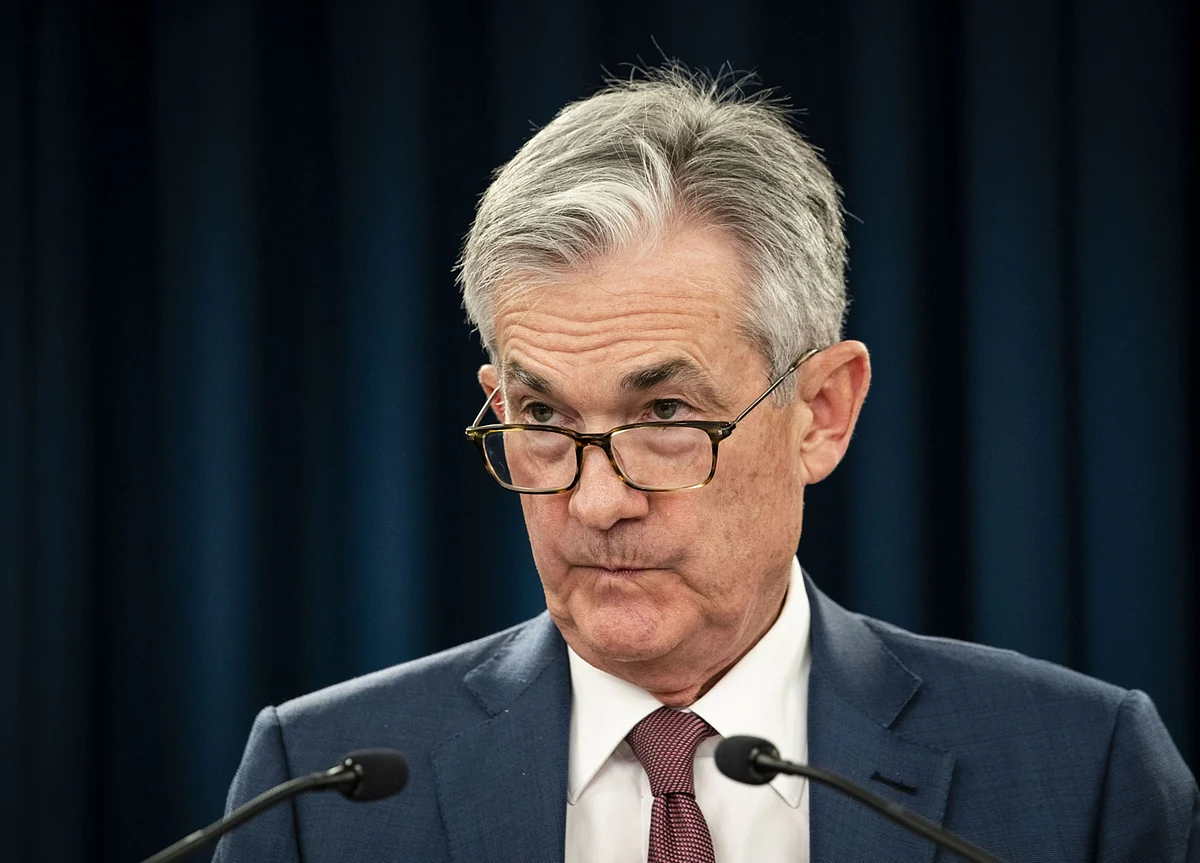 Powell Says Risks to Outlook Remain, Fed Monitoring Virus