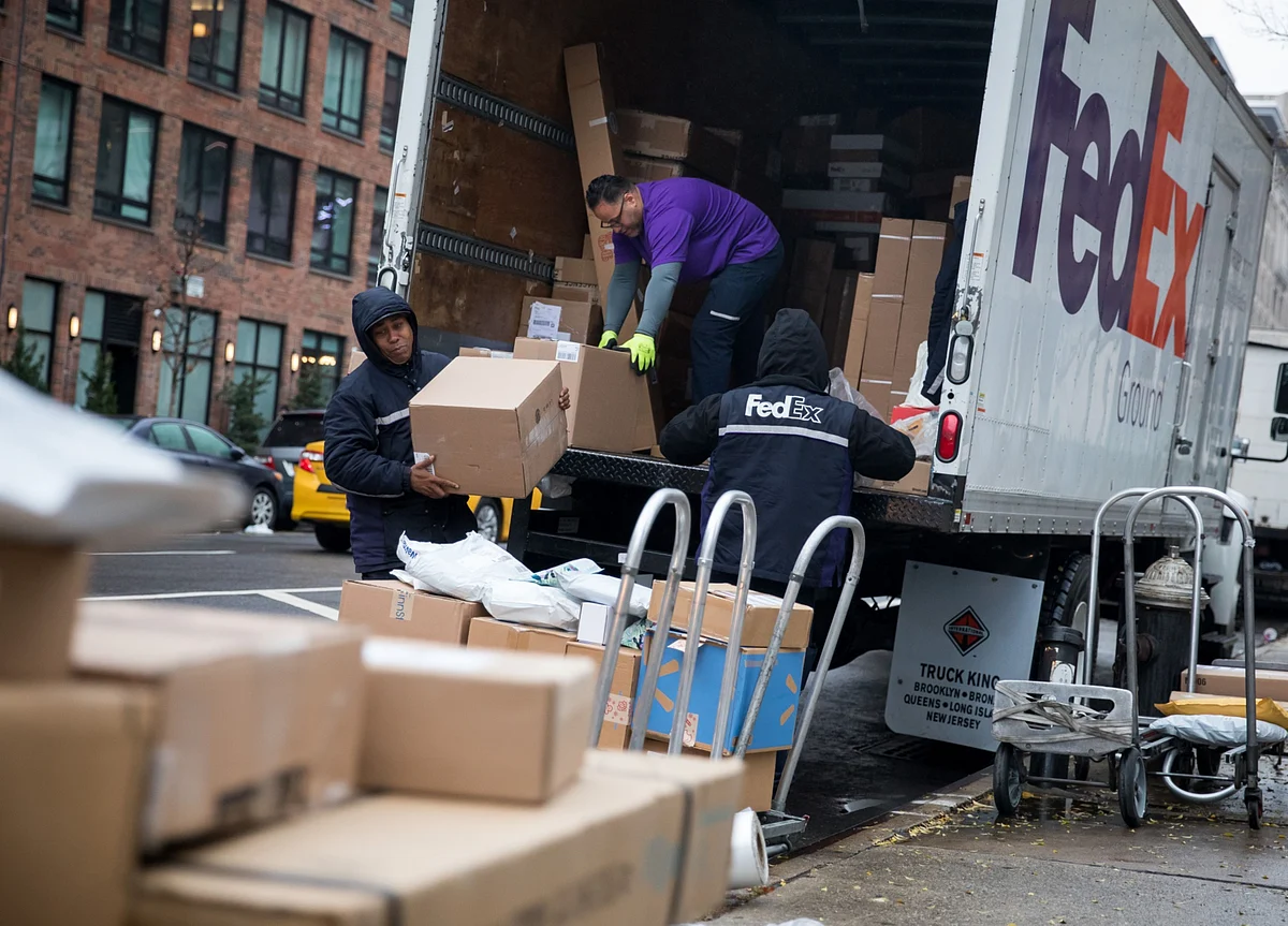 U.S. Jobs Trail Forecasts; Wages Rise Least Since Mid-2018