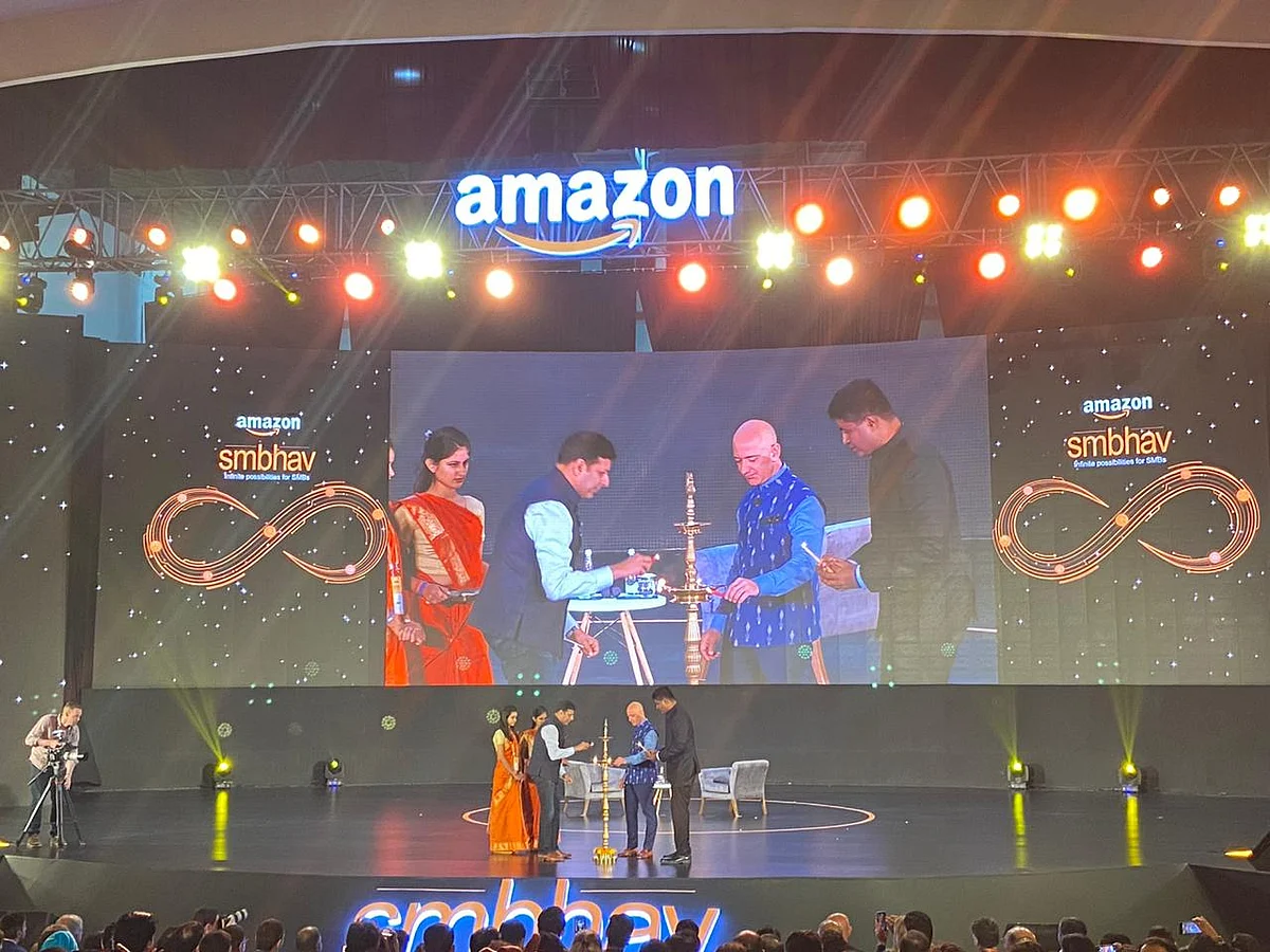 Billionaire and CEO of Amazon, Jeff Bezos with Amazon India chief Amit Agarwal at the SMBhav event in New Delhi. (Source: BloombergQuint)