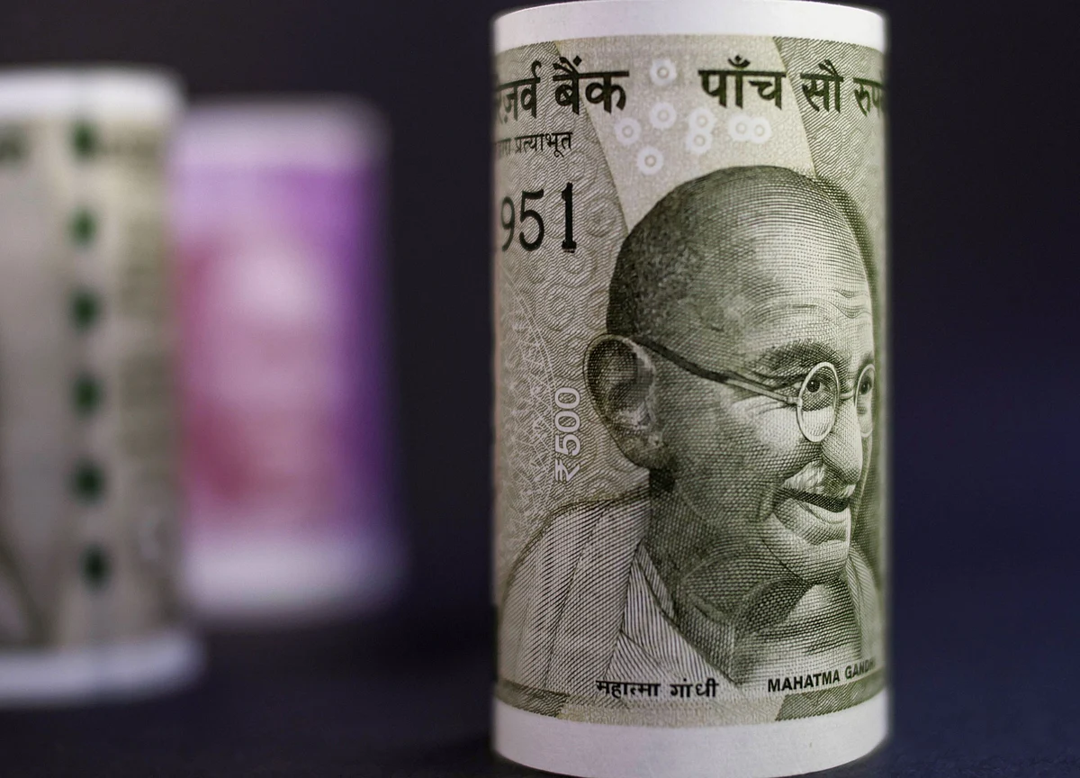 Top Forecaster Sees Rupee Beating Baht, Ringgit This Year
