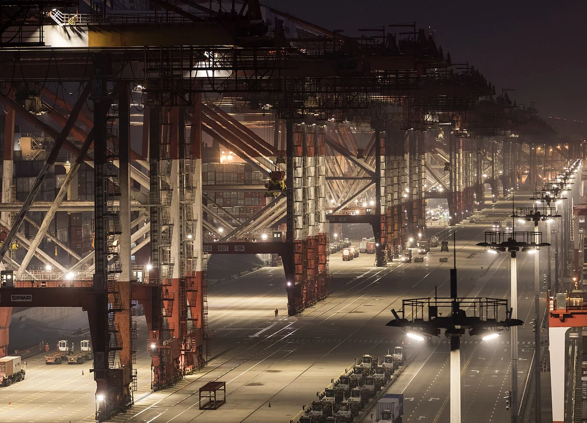 China’s Exports Slump as Coronavirus Forces Shutdowns