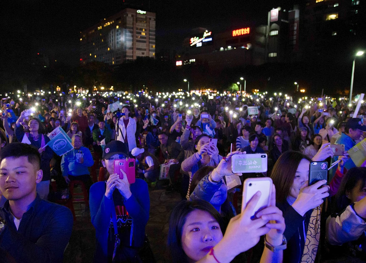Voters in Asia’s Brightest ‘Tiger’ Economy Face a Tricky Choice
