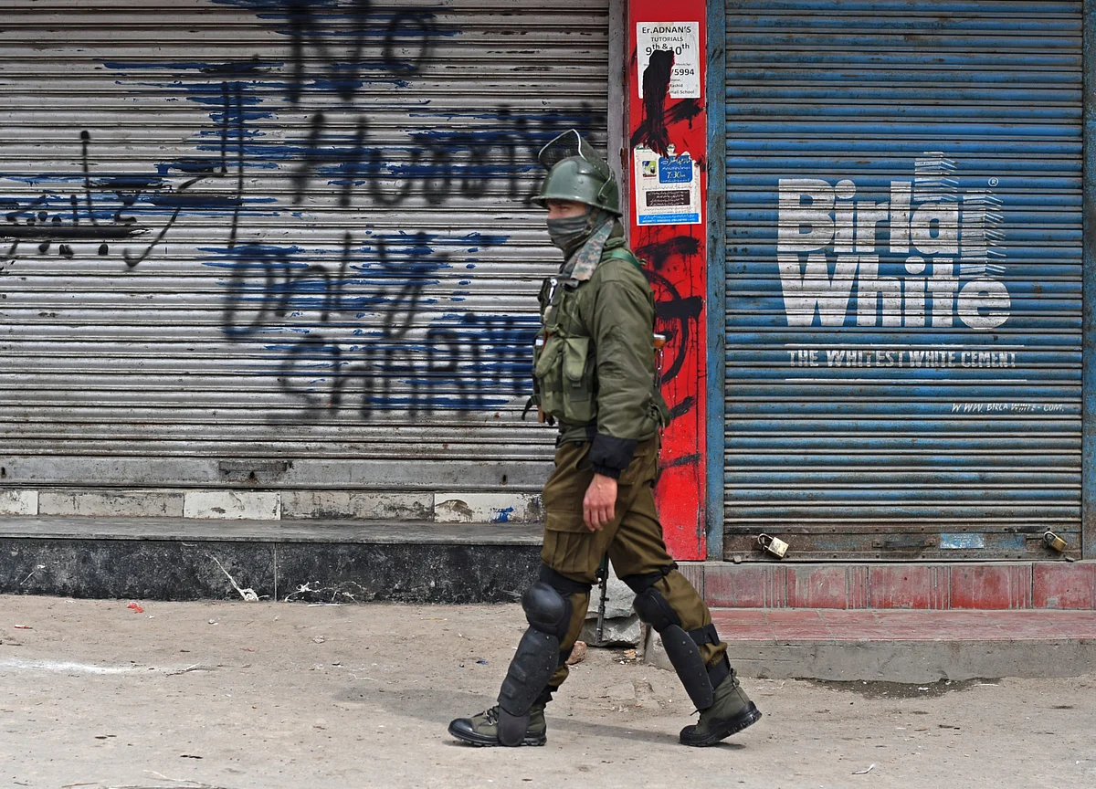 Kashmir Internet Shutdown: Supreme Court Says Freedom Of Speech, Business On Internet A Fundamental Right