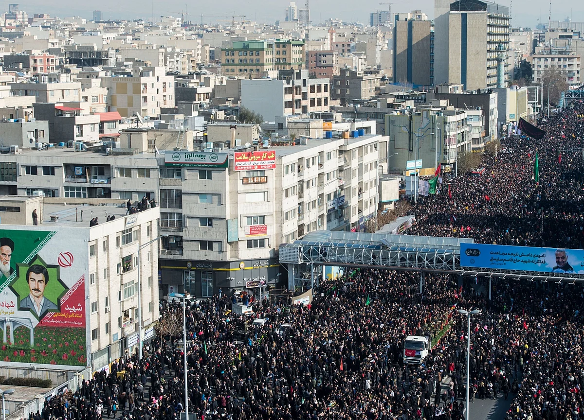 Iran Strike Renews Fight Over Who Has Say on U.S. War