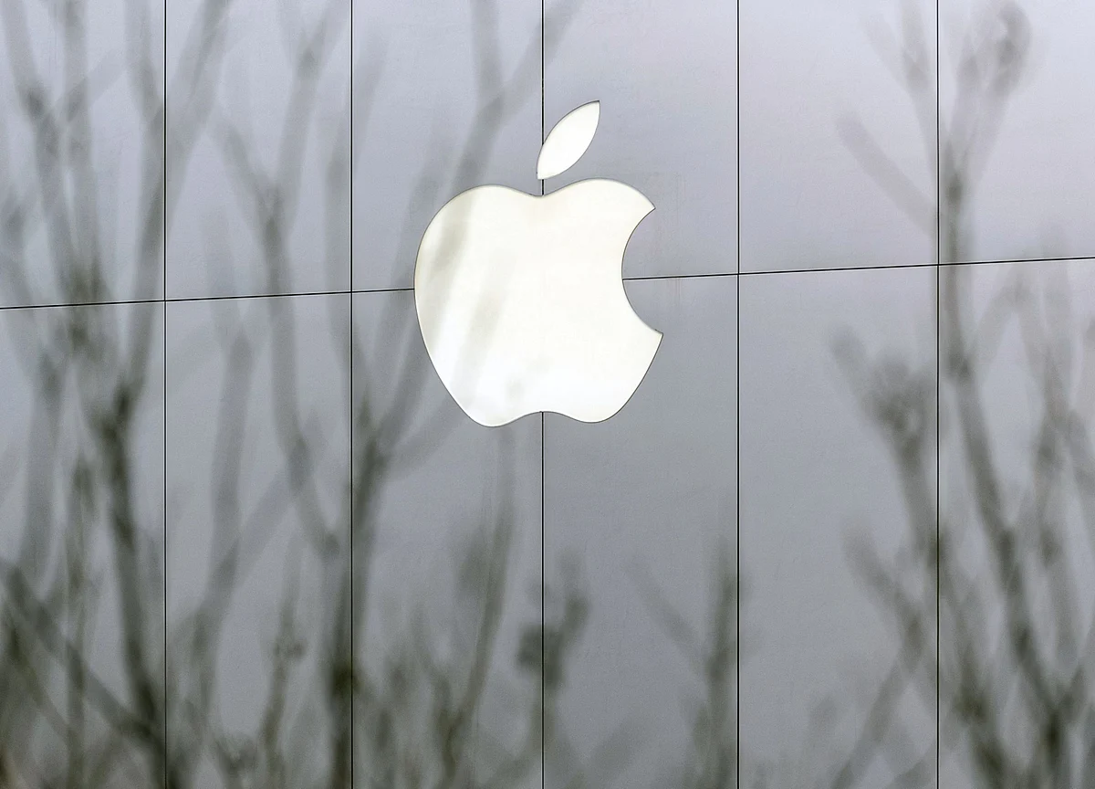 Apple Gains Footing in Court Feud With Ex-Executive Turned Rival