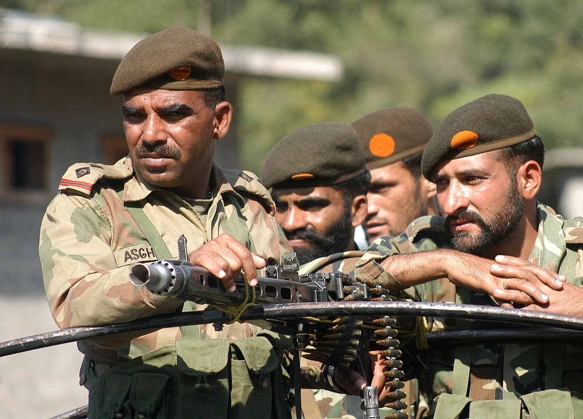 Pakistan Lawmakers Pass Bill for Extension in Term to Army Chief