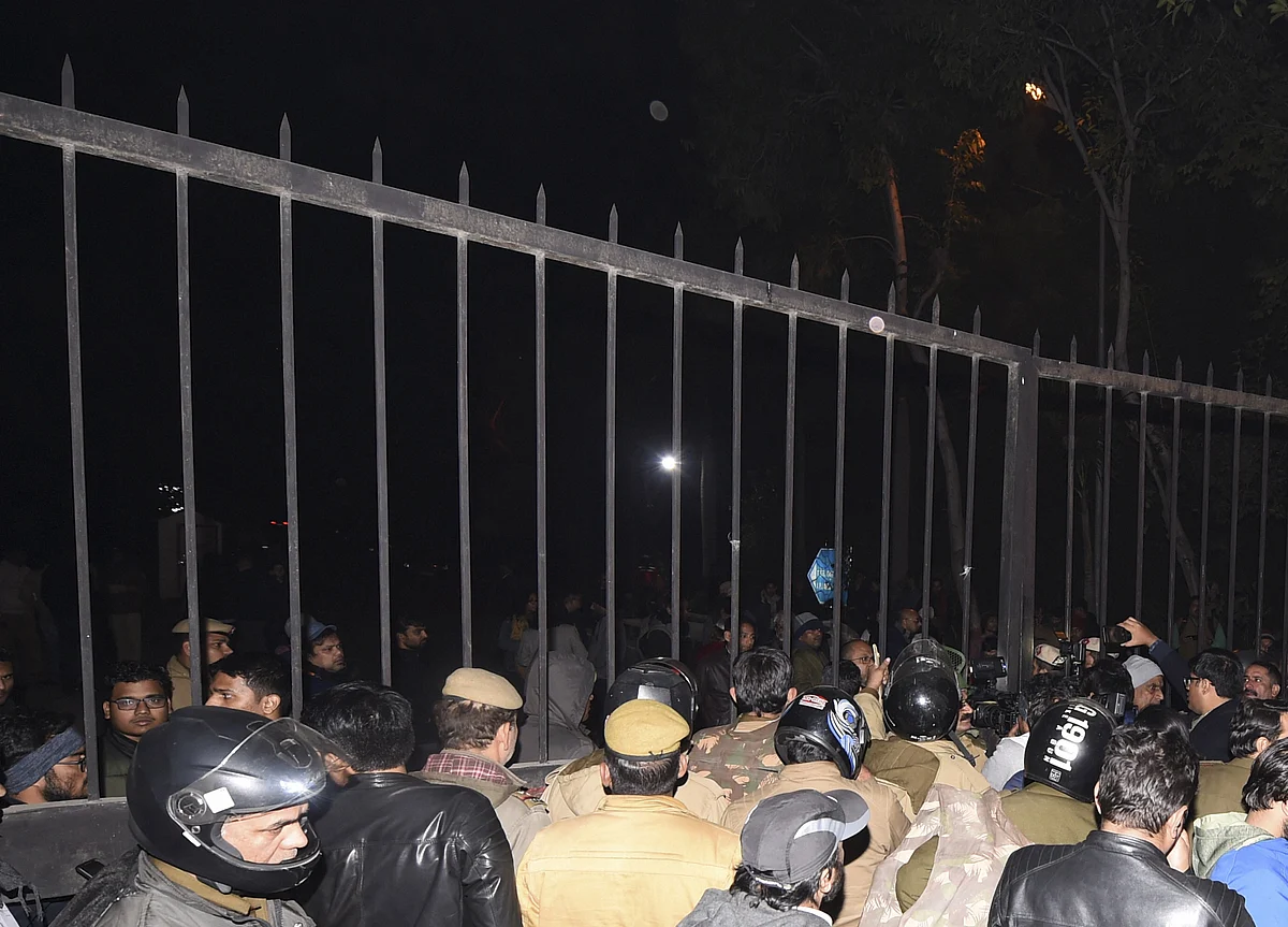JNU Violence Updates: Deepika Padukone Joins JNU Students In Solidarity
