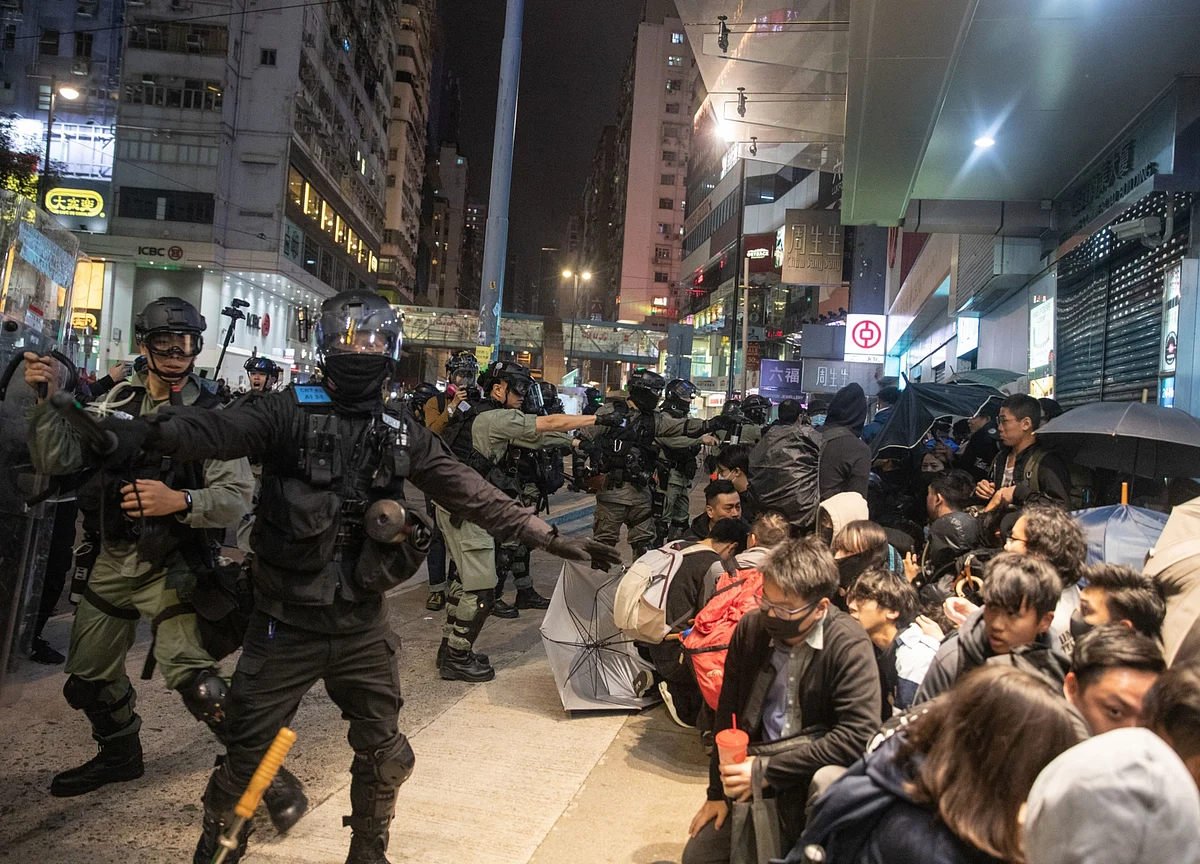 Moody’s Downgrades Hong Kong for ‘Inertia’ Over Protests