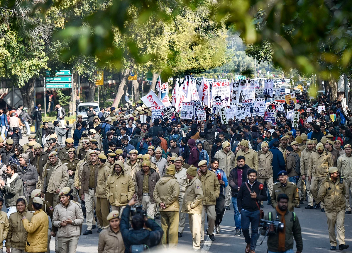 Hundreds March From Mandi House To HRD Ministry Demanding Removal Of JNU Vice-Chancellor