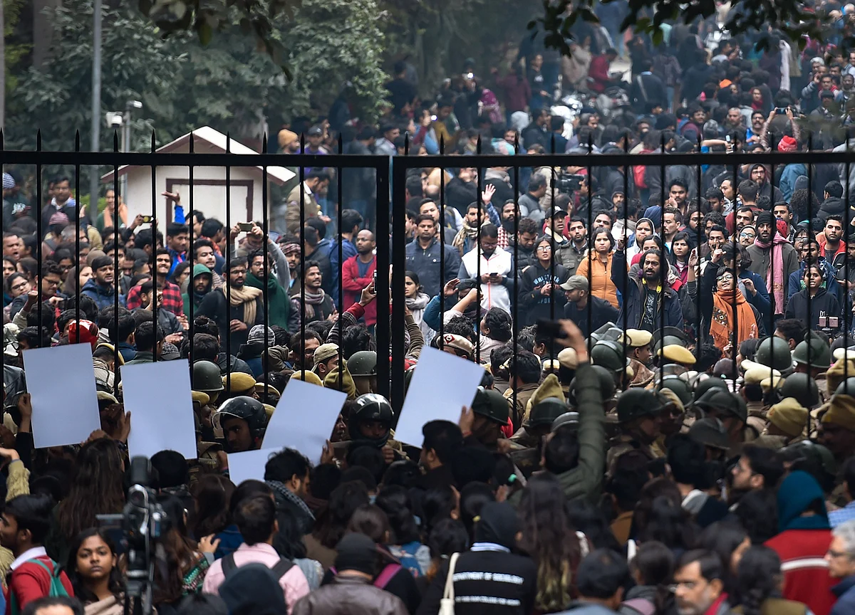JNU Students’ March To Rashtrapati Bhavan Stopped By Police