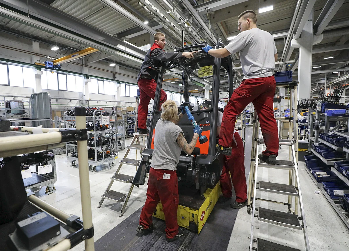 U.K. Productivity Woes More Costly Than Worst-Case Brexit
