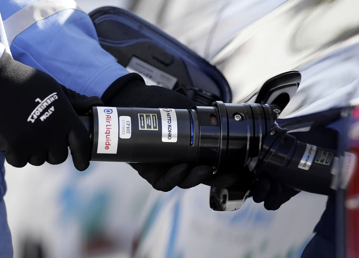 This Bus Filling Station Is Latest in Japan’s Hydrogen Quest