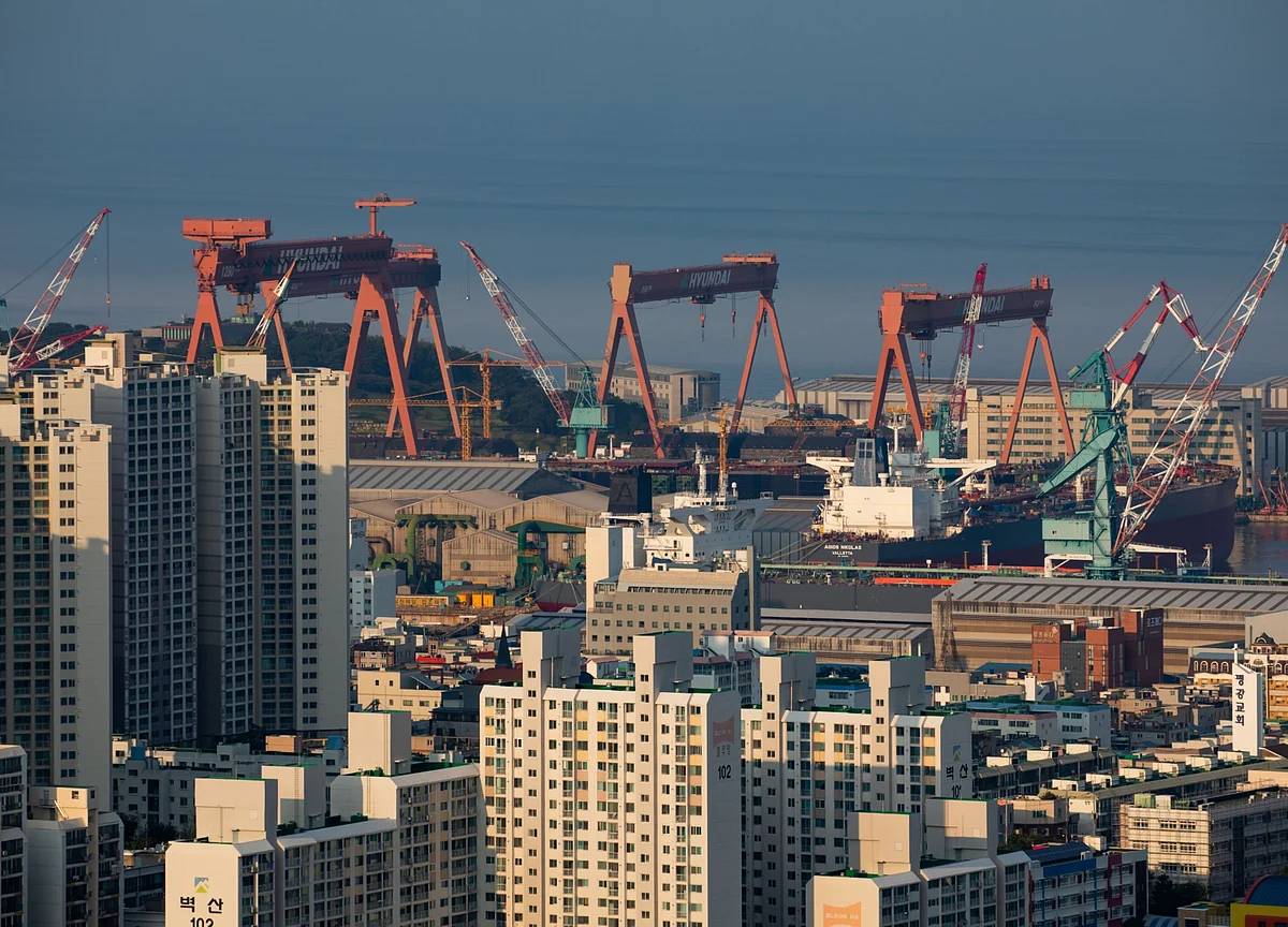 South Korea Exports Post Slimmer Decline in Sign of Recovery