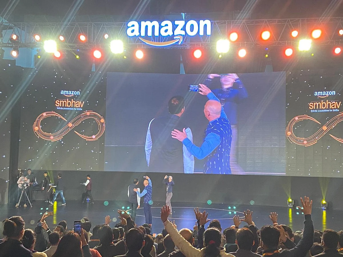Billionaire and CEO of Amazon, Jeff Bezos with Amazon India chief Amit Agarwal at the SMBhav event in New Delhi. (Source: BloombergQuint)