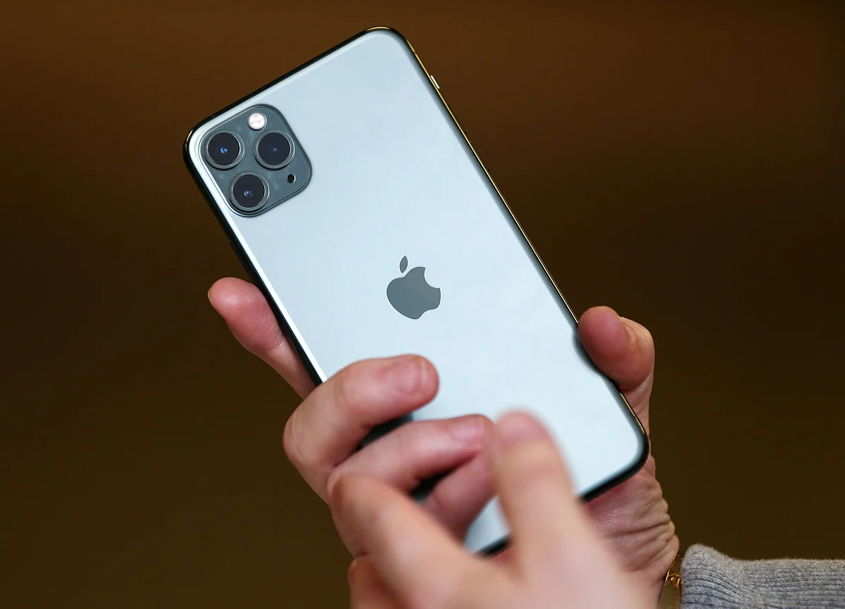 iPhone Hacking Firm Updates Tool in Midst of Apple-FBI Spat