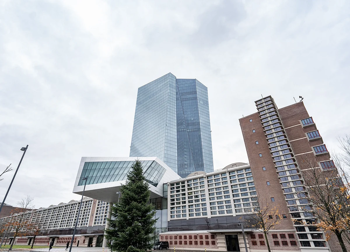 ECB Hopes Economic Calm Buys Reflection Time: Decision Day Guide