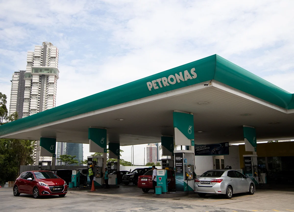 Petronas Mulls Global Bond Sale After Five-Year Hiatus