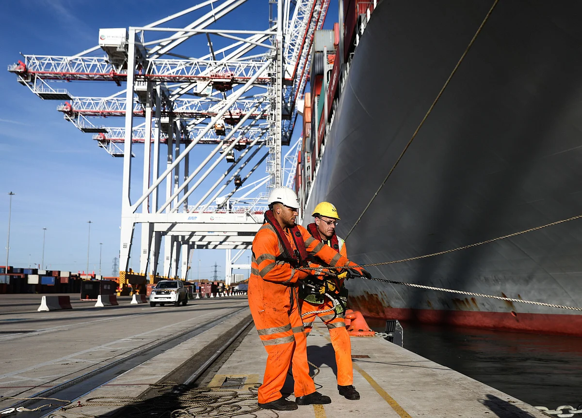 Dubai to Pay 29% Premium to Delist DP World as Firm Shifts Focus