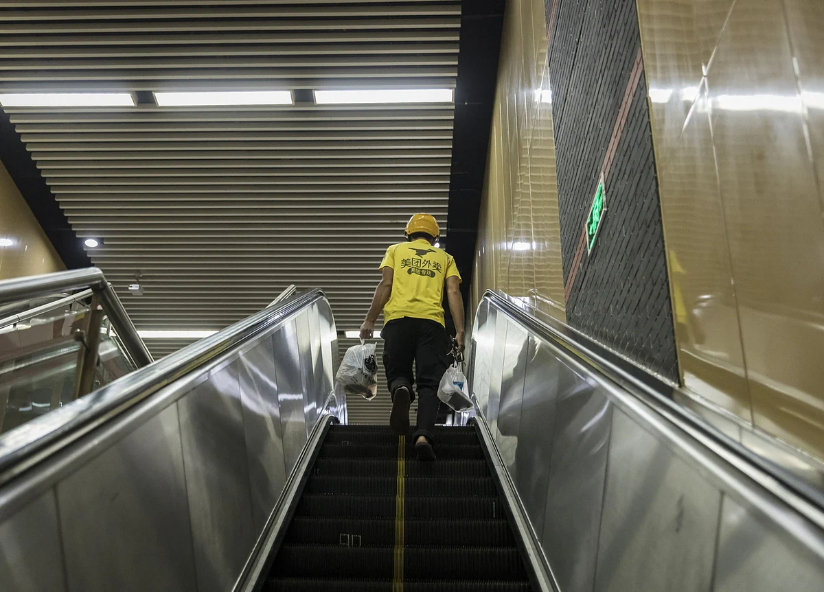 Chinese Abandon Food Delivery Fearing Drivers Will Spread Virus