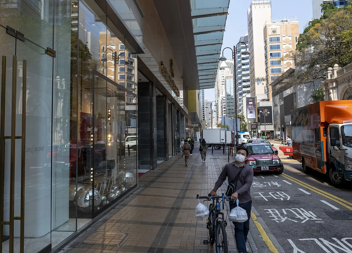Cash, Tax Cuts on the Table in Hong Kong’s Recession Budget