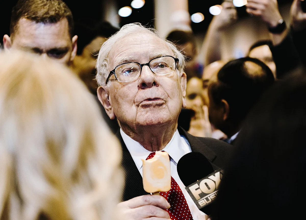 Warren Buffett Says Berkshire Is Reversing Course on Airlines—Again