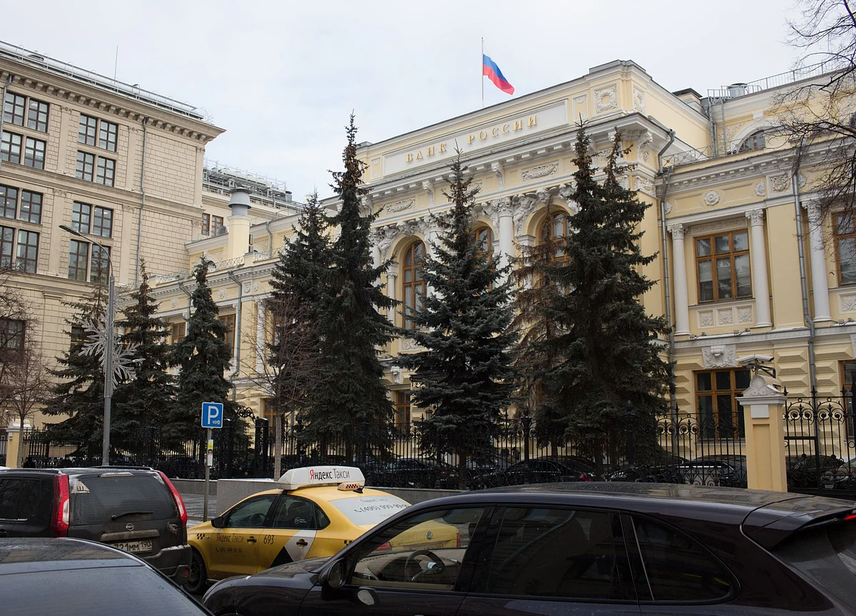 Russia Delivers Sixth Straight Rate Cut, Signals More Easing
