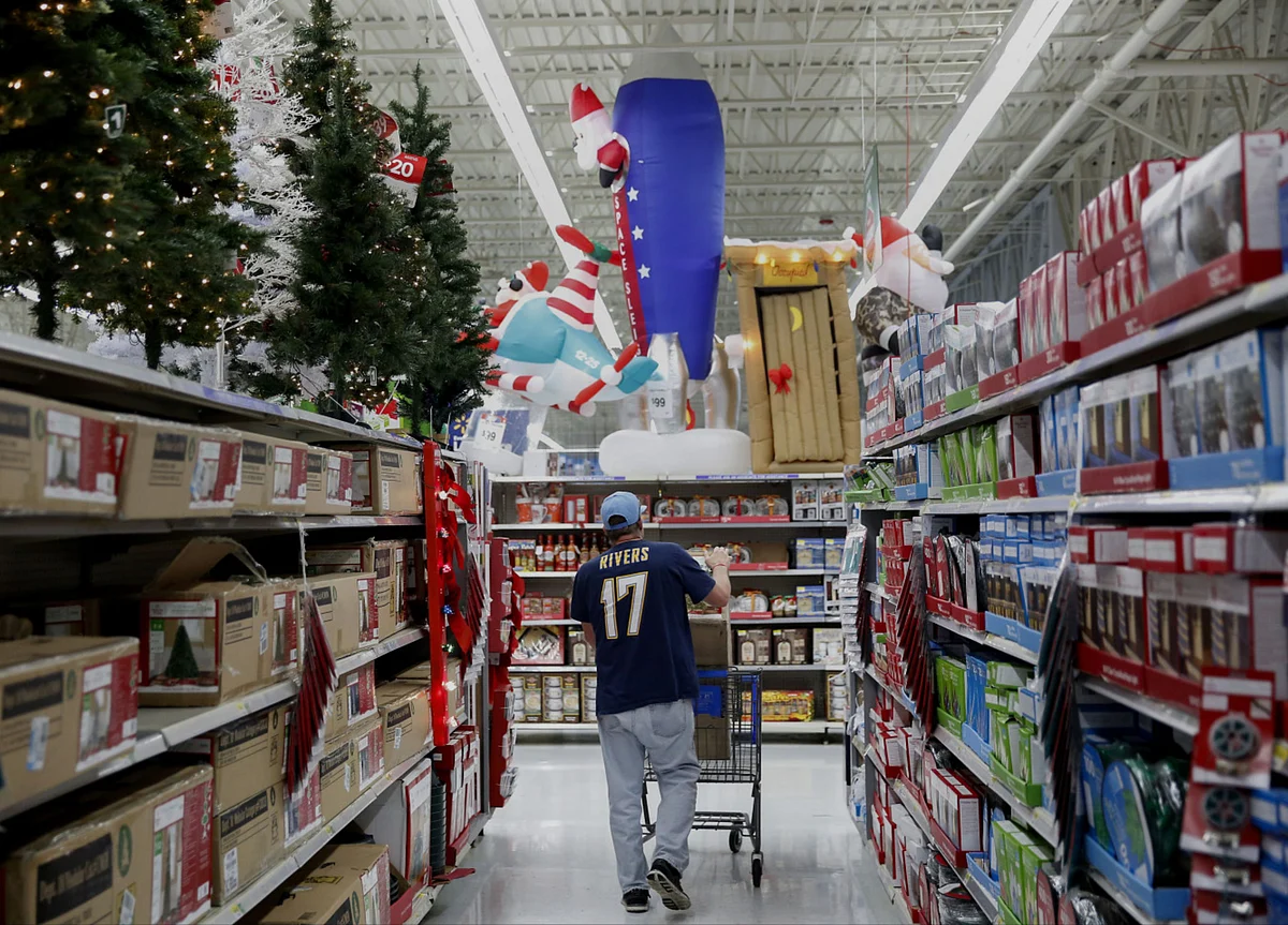 Walmart’s Resilient Outlook Offsets Weakness During Holidays